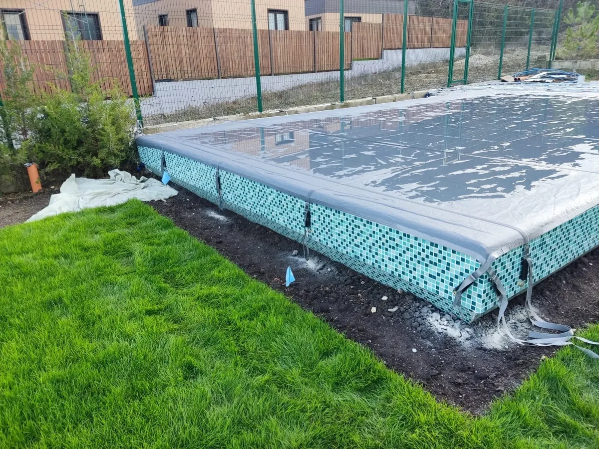 Батутное покрывало на бассейне в Миассе